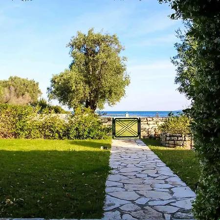 Marianna Beachfront Barbáti